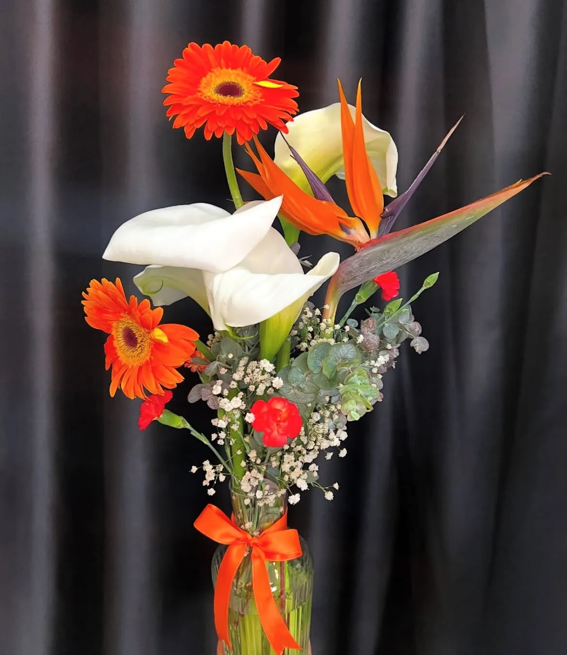 Vazoda Çiçek Buketi